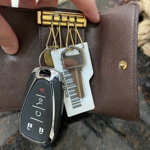 Louis Vuitton key pouch - Picture 4 of 5